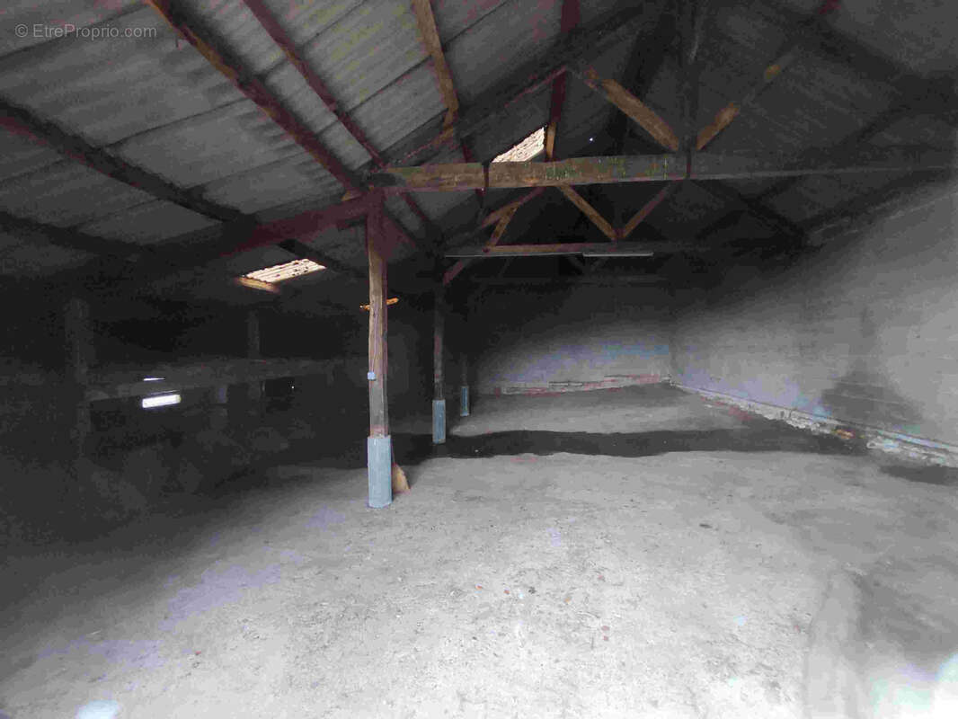 Beau terrain dominant avec hangar transformable - photo 6
