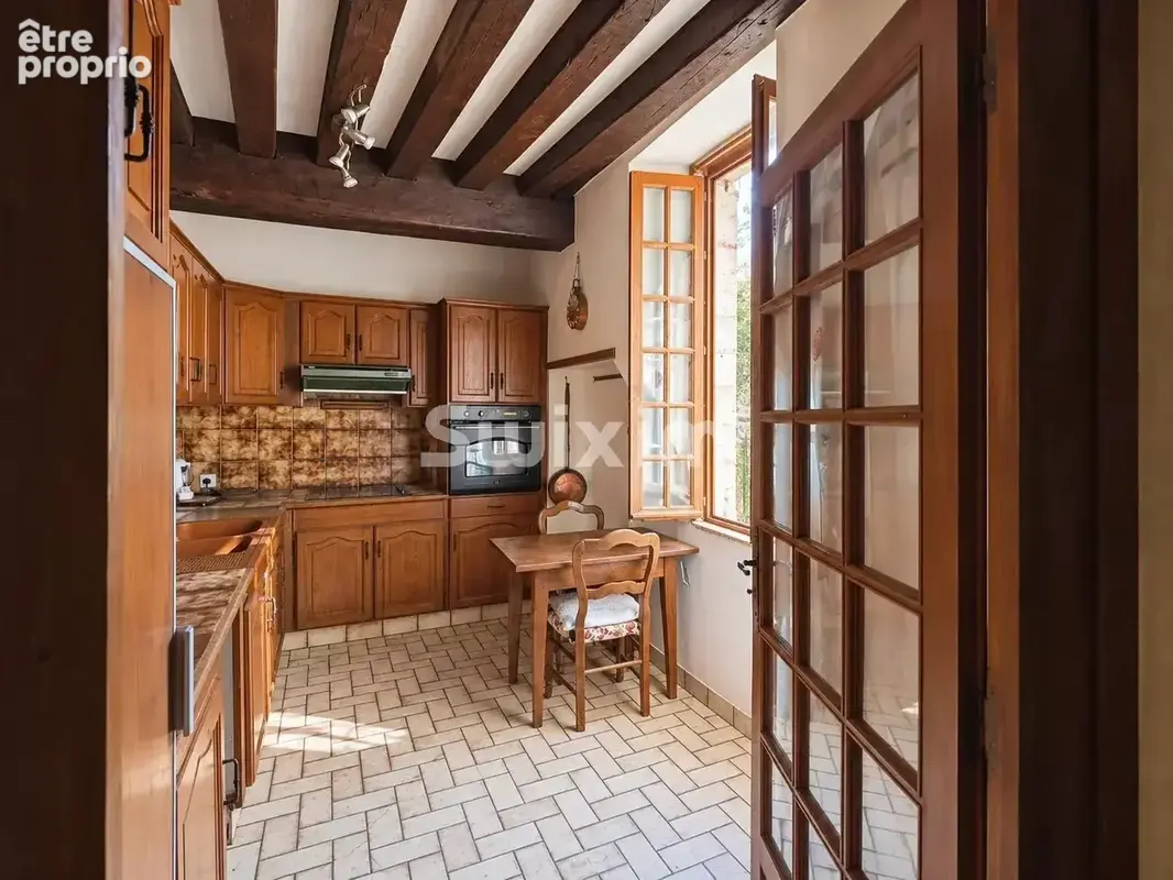 L'isle-sur-serein – une tour du xiiiᵉ siècle, cinq chambres et 271 m² d'histoire à habiter - photo 8