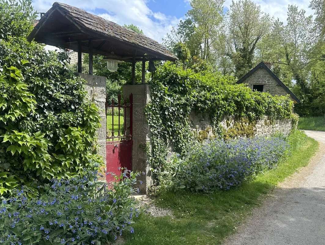 Maison à SAINT-MAURICE-PRES-PIONSAT