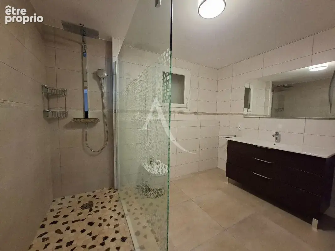 Maison avec garage et dépendance, vue dominante - photo 6