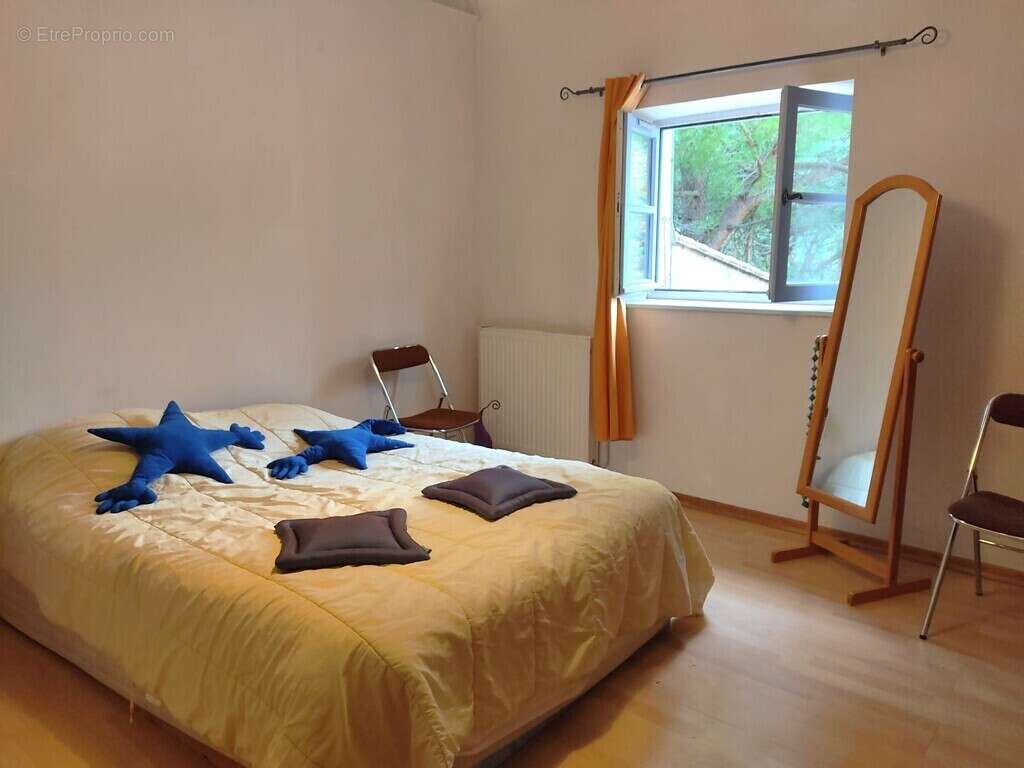 Commerce à LA BEGUDE-DE-MAZENC