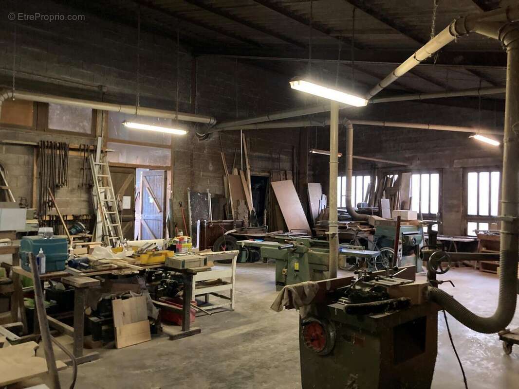 entrepot 3 - Commerce à LUZECH