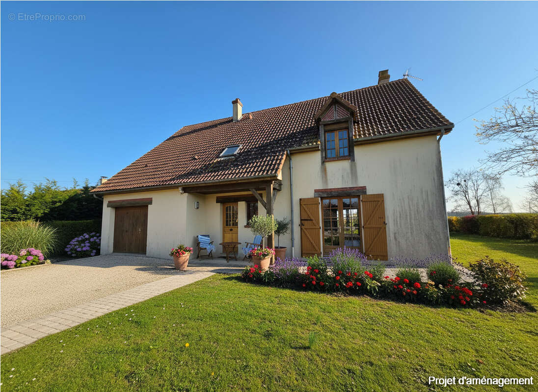 Maison à TREMBLAY-LES-VILLAGES
