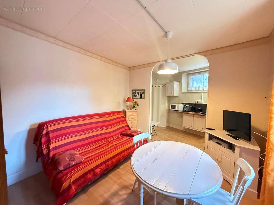   - Appartement à AX-LES-THERMES