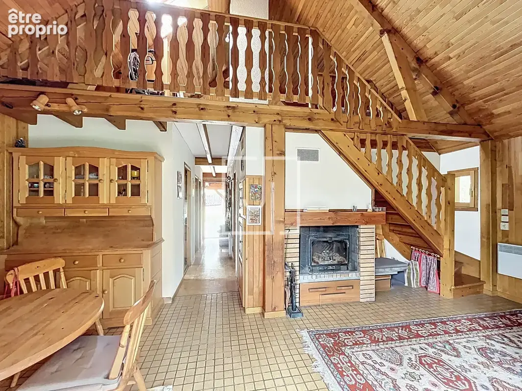 A vendre : Chalet 4 pièces avec terrasse, jardin et garage sur les hauteurs de Barcelonnette - photo 2