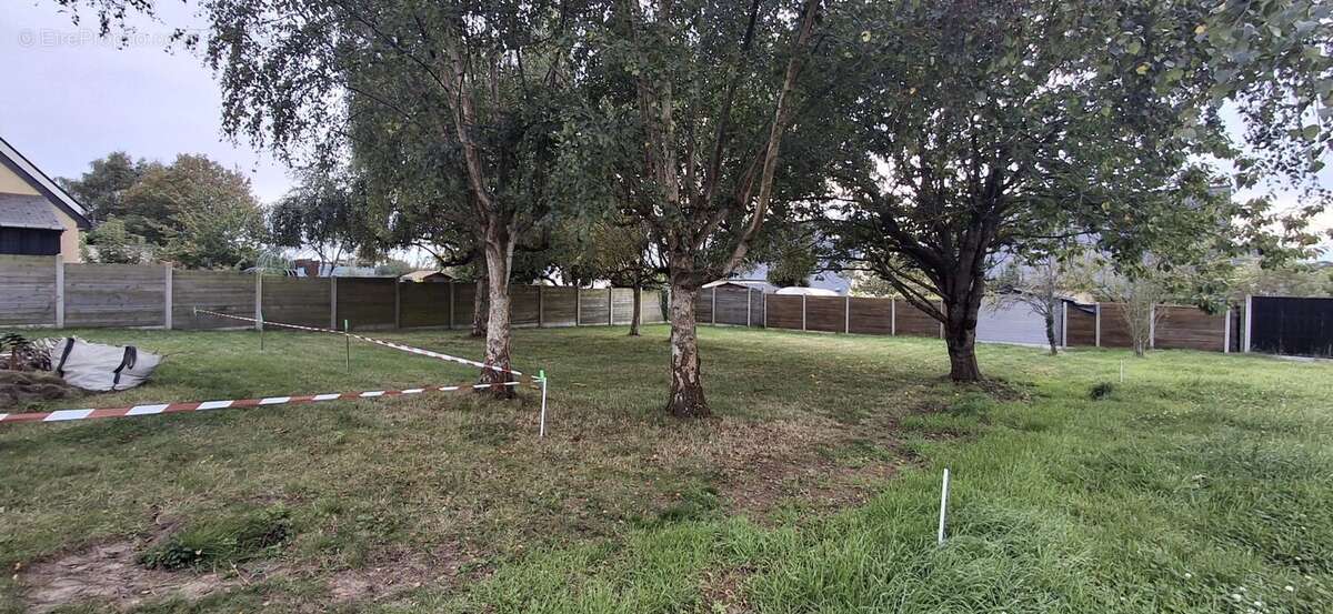 Terrain à SAINT-COULOMB