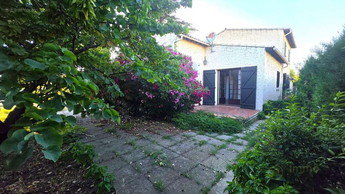 Maison à MAUGUIO