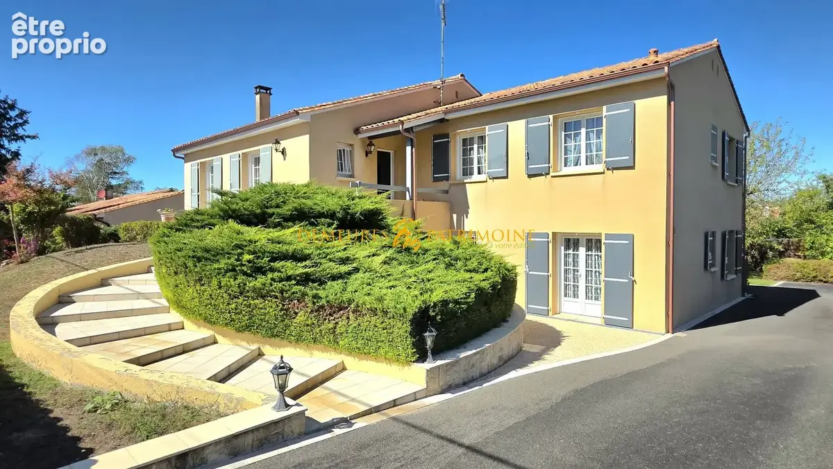Photo Maison à Puymoyen au prix de 285 000€