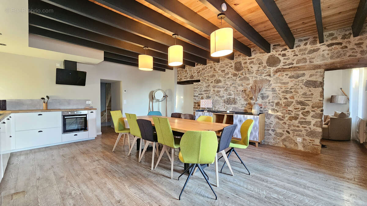 Maison à LES HERBIERS