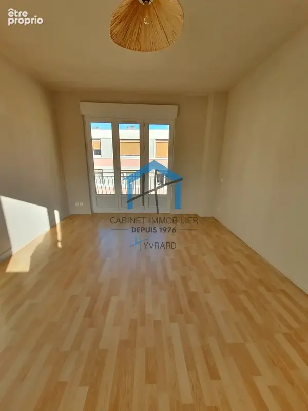 Appartement F3 de 64 m2 au 2ème et dernier étage avec une terrasse et un balcon. - photo 3