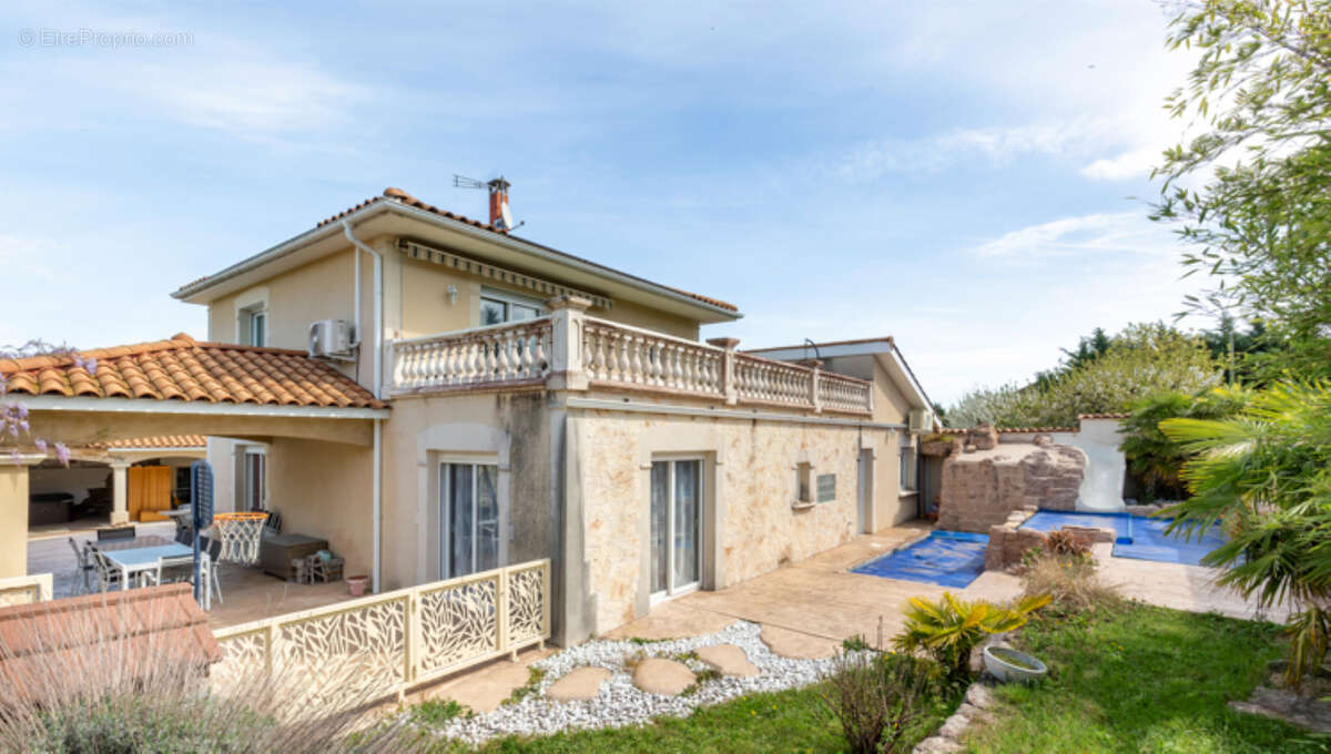 Maison récente 174m² avec piscine et nombreuses dépendances - Heyrieux - photo 2