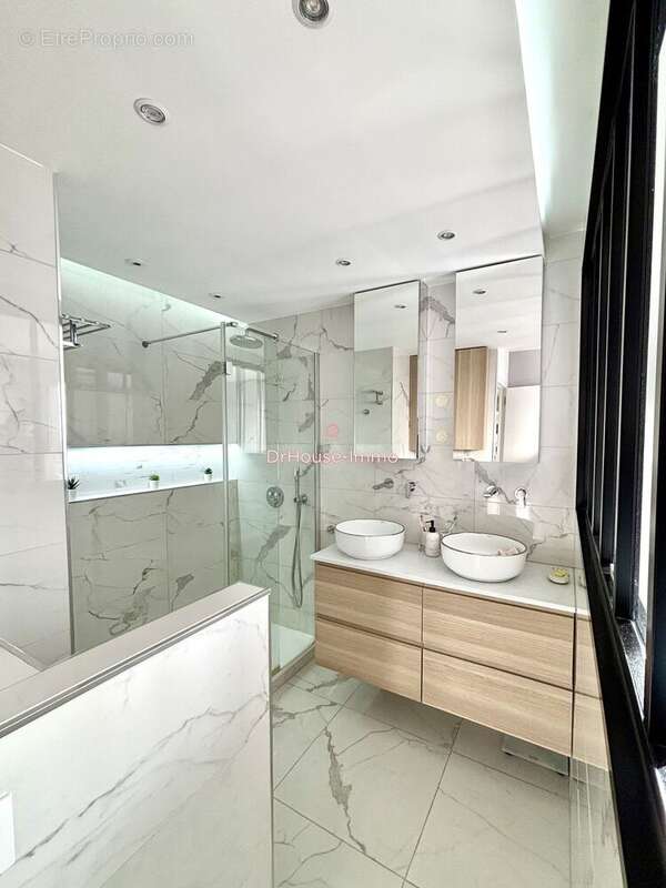 Appartement à LES LILAS