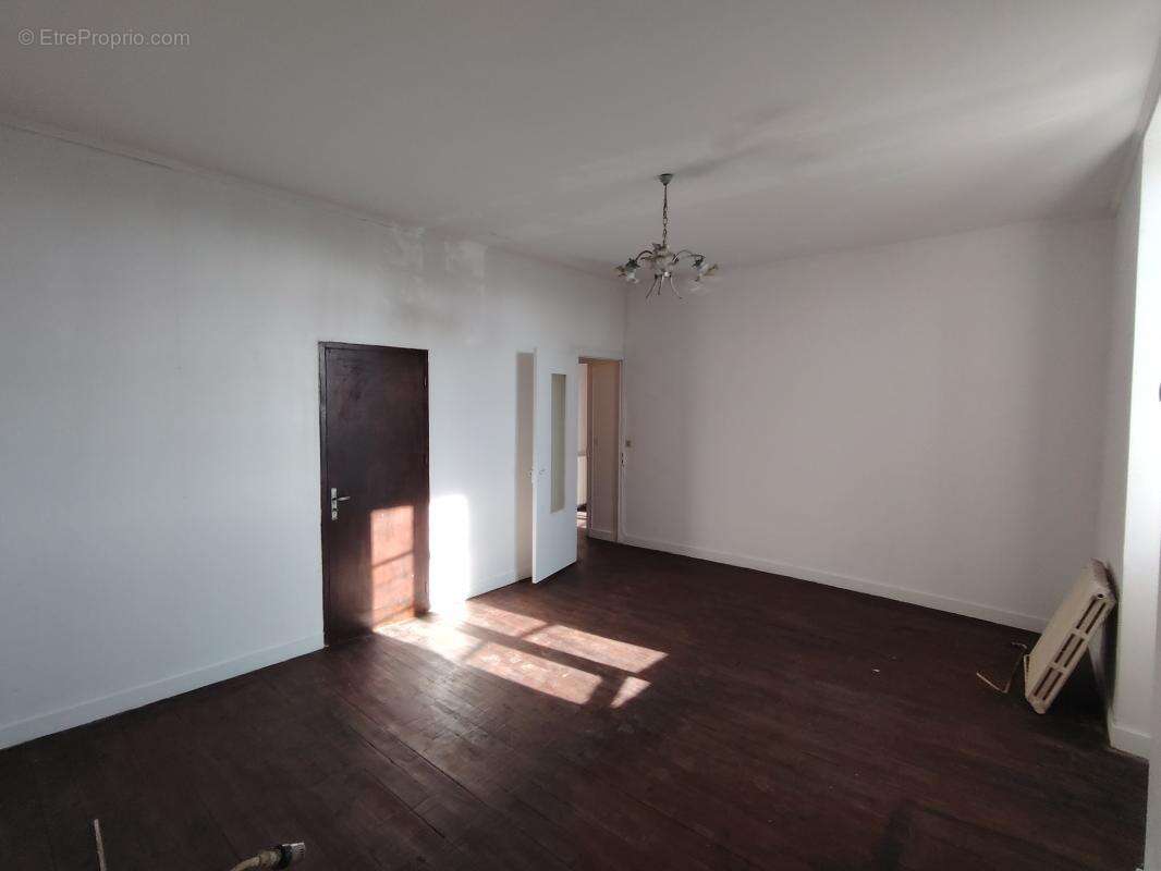 Maison à GENSAC-LA-PALLUE