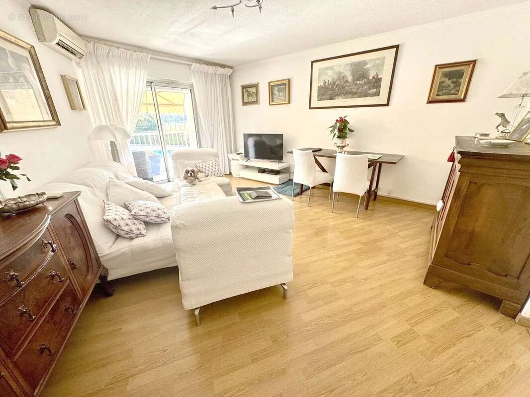 Appartement à MANDELIEU-LA-NAPOULE