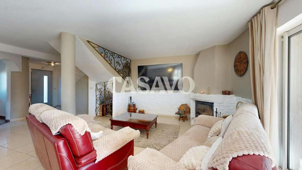 Vente Maison 10 pièces de 231m² - 84300 Taillades - photo 5
