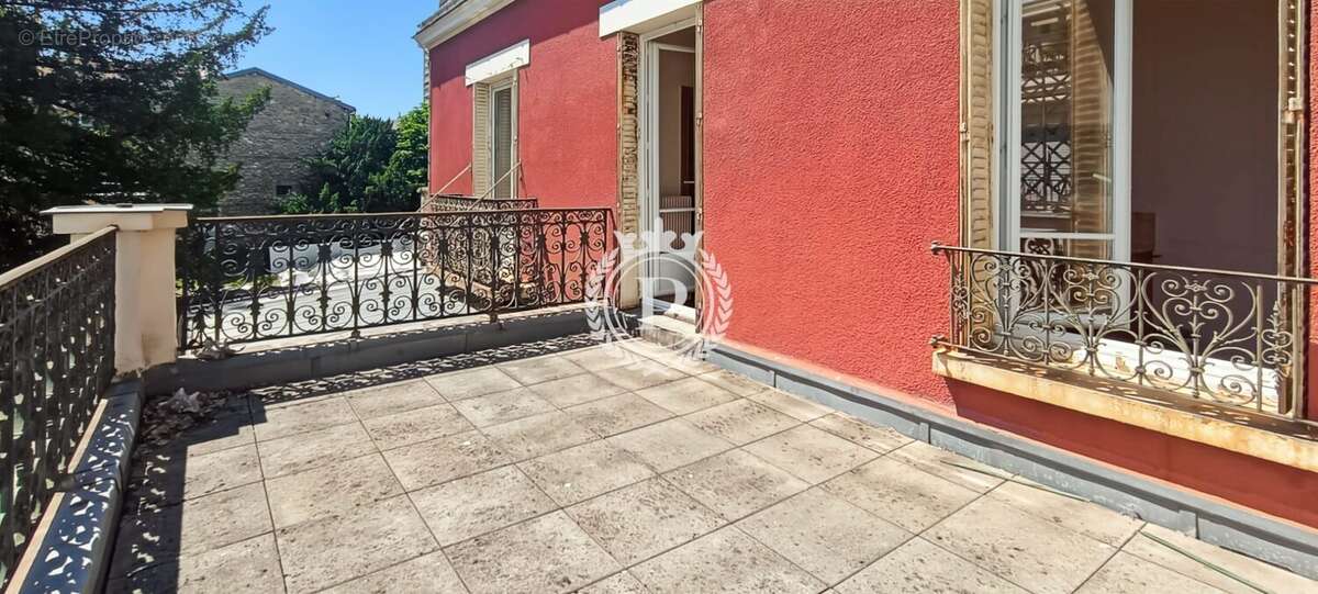 Maison à COURBEVOIE