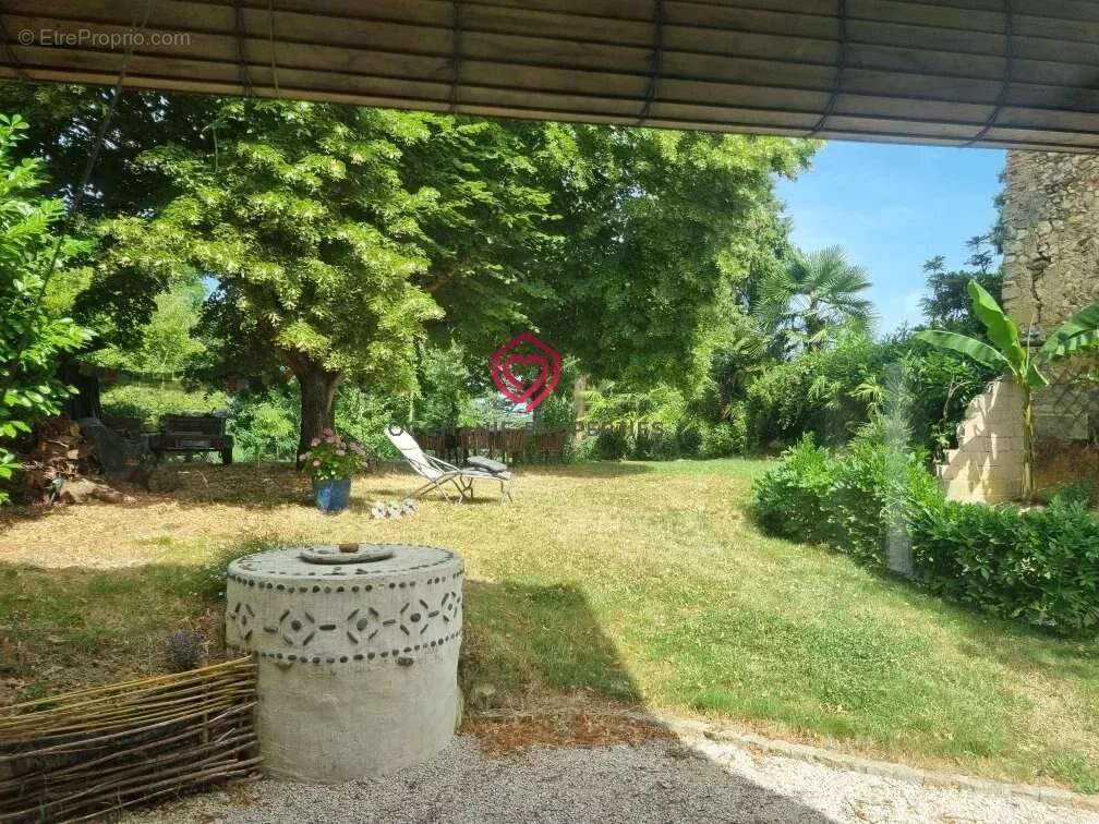 Maison urbaine spacieuse rénovée écologiquement avec dépendance et jardin - photo 13