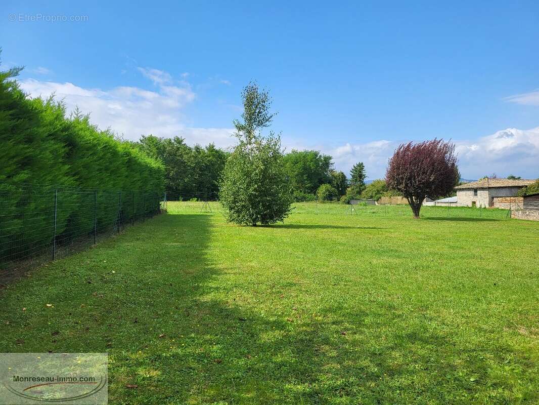 Propriete familiale avec caveau de 60m² ! - photo 10