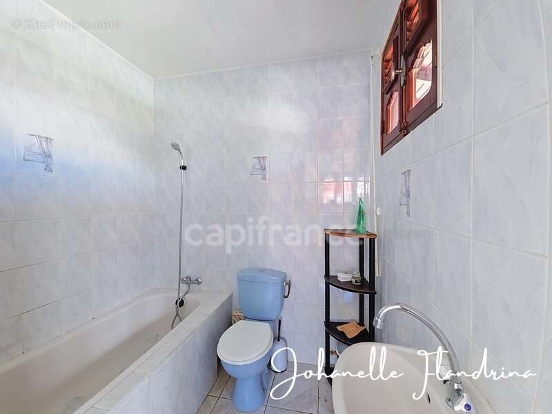Les Abymes, Boisripeaux - Maison familiale 9 pièces de 230 m², sur 3 niveaux, garage, jardin - photo 17