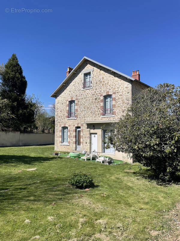 Maison à SAINT-DENIS-DES-MURS
