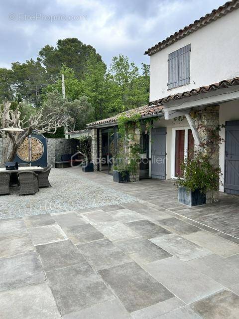 Maison à TOURRETTES