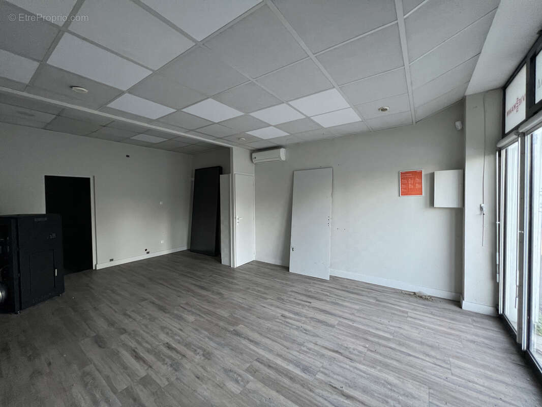 POITIERS : Local Professionnel - photo 3