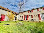 Maison à SAINT-CLEMENT-DE-REGNAT