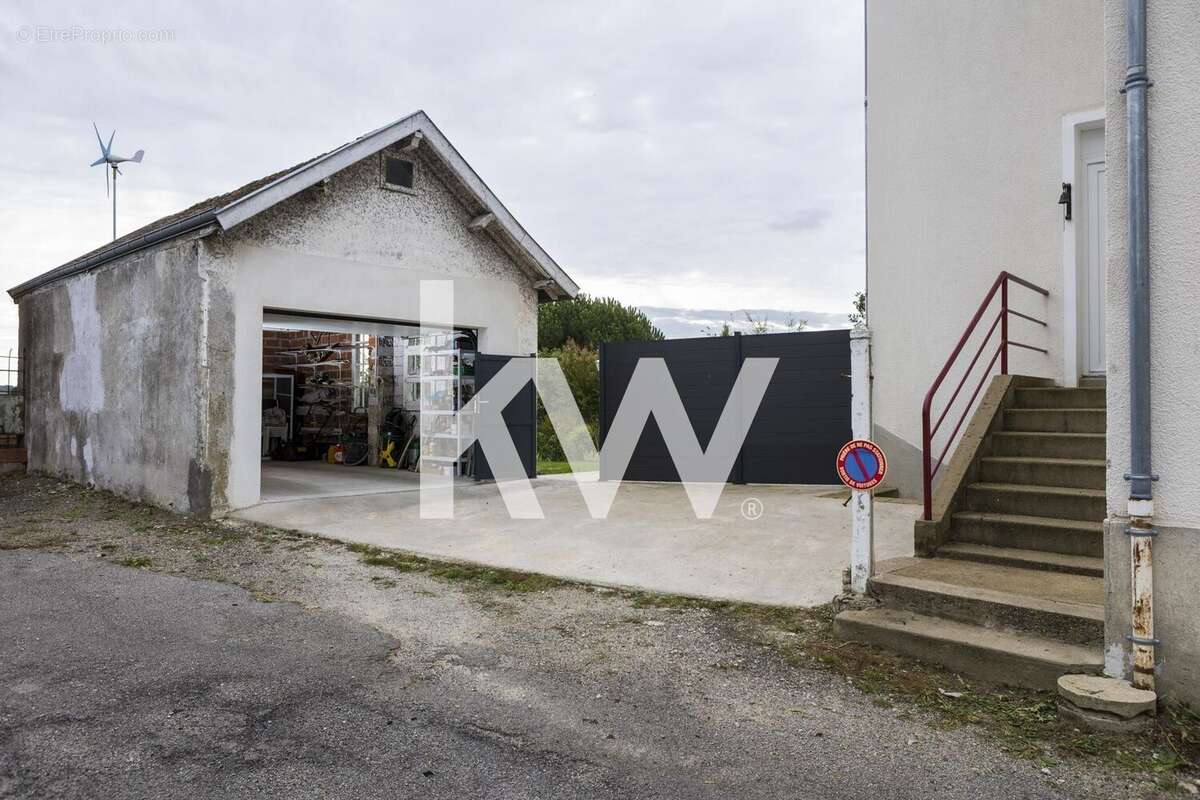 Maison à PIERRE-BUFFIERE