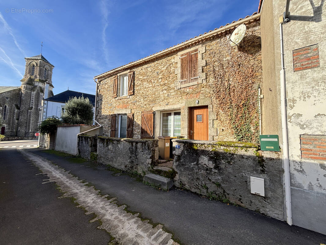 Maison à SAINTE-FLAIVE-DES-LOUPS