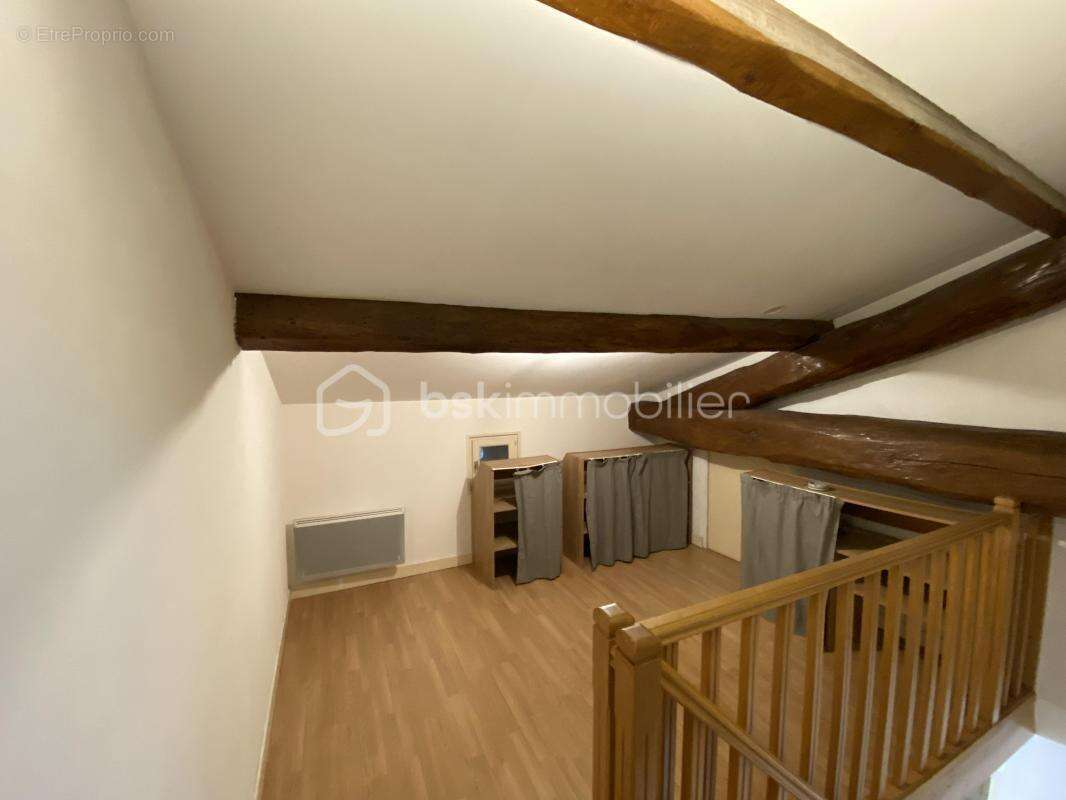 Appartement à SAINT-GENIS-LES-OLLIERES