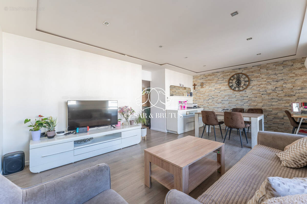 Appartement à DECINES-CHARPIEU
