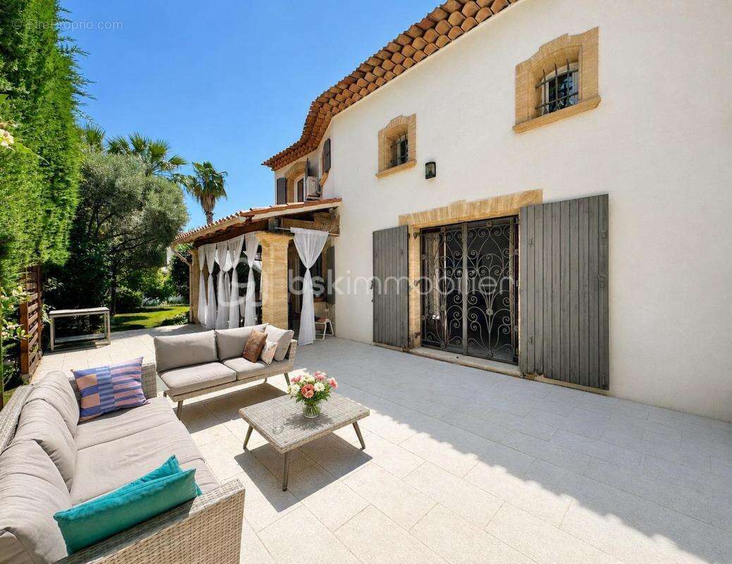 Cannes - petit juas - a vendre -  villa de charme 177m2 - jardin, piscine chauffée, double garage - au calme a 10min de la crois - photo 2