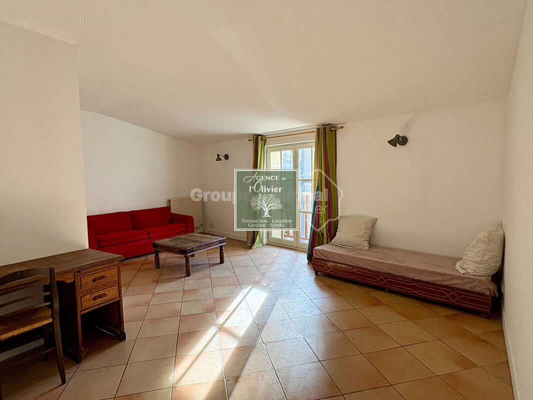 ARLES. Appartement dans un hôtel particulier - photo 3