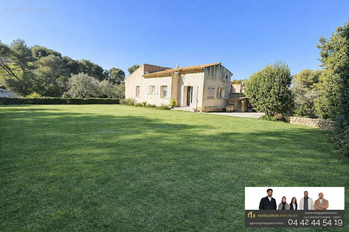 Maison à SAINT-MITRE-LES-REMPARTS