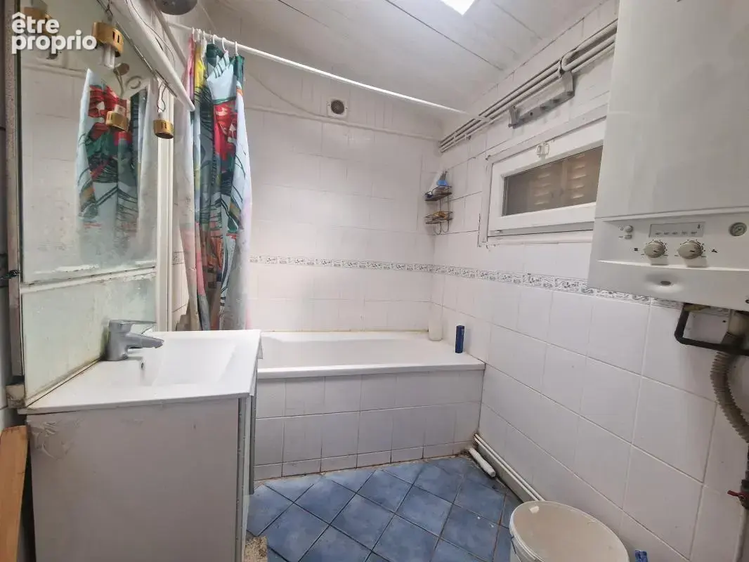 Maison à rénover en fond de parcelle de 240m² de terrain. Idéalement située à moins de 10 minutes à pied de la gare, cette maiso - photo 10