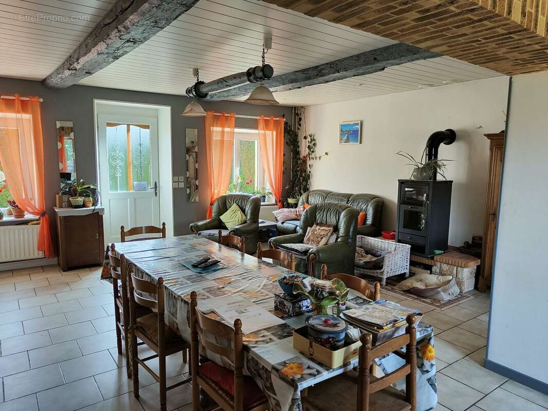 Maison à NEAUPHE-SOUS-ESSAI