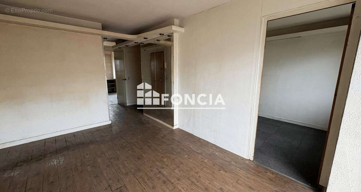 Appartement à FRESNES