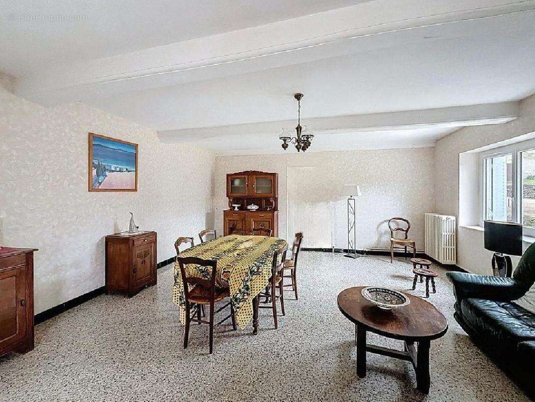 Maison à VAUX-EN-PRE