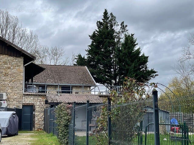 Appartement à SERRIERES-DE-BRIORD