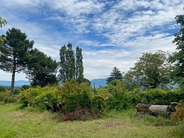 Terrain à GENISSIEUX