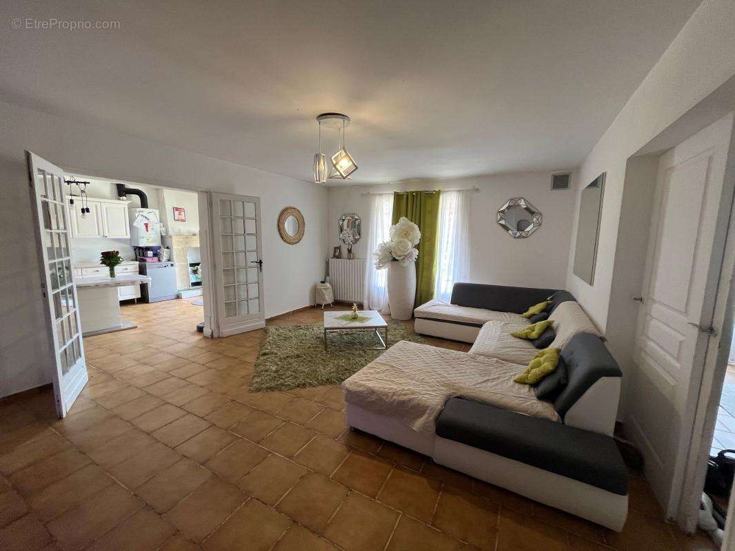 Maison à AMBARES-ET-LAGRAVE