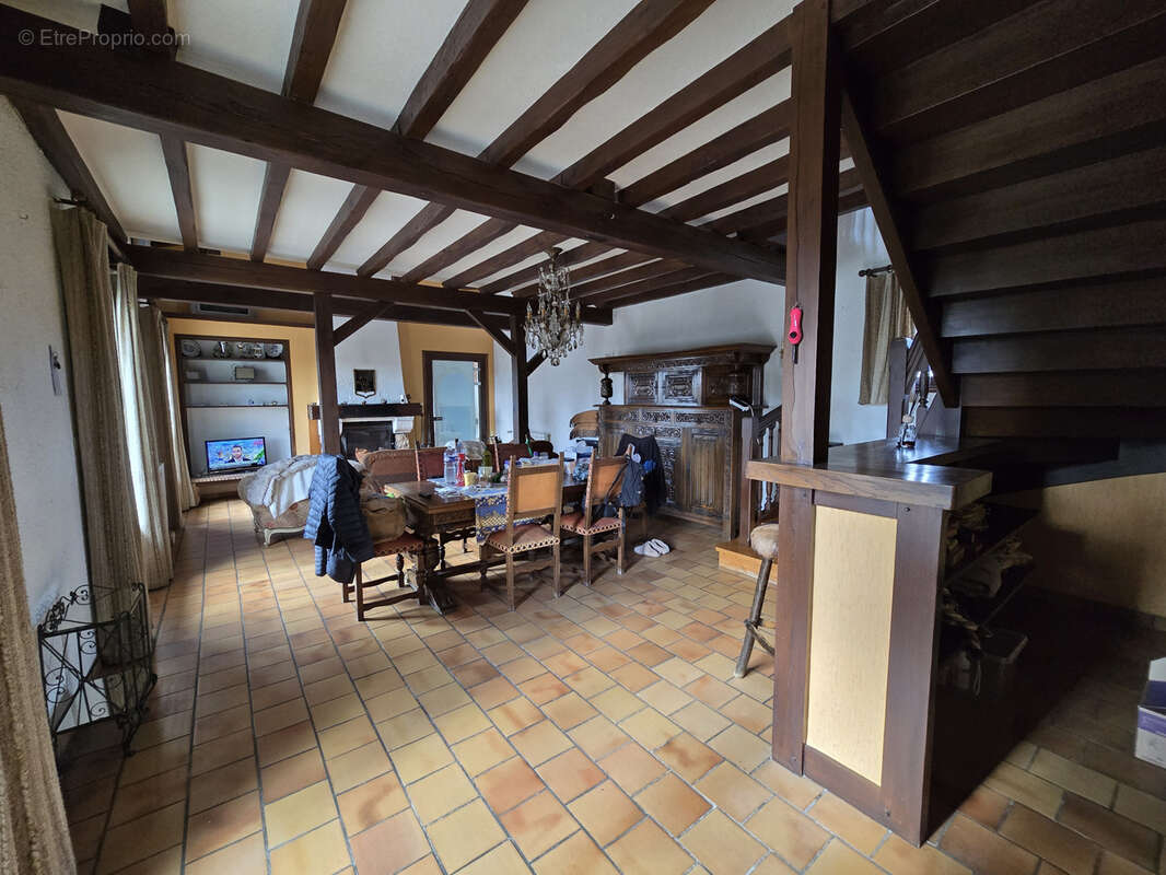 Maison à SAINT-REMY-EN-ROLLAT