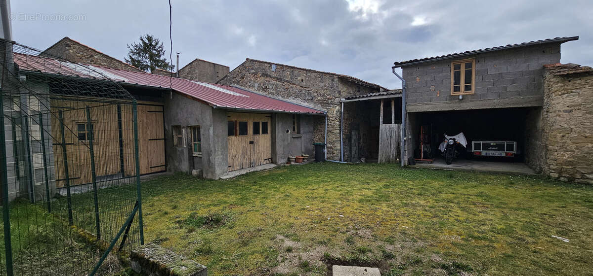 Maison à YSSAC-LA-TOURETTE