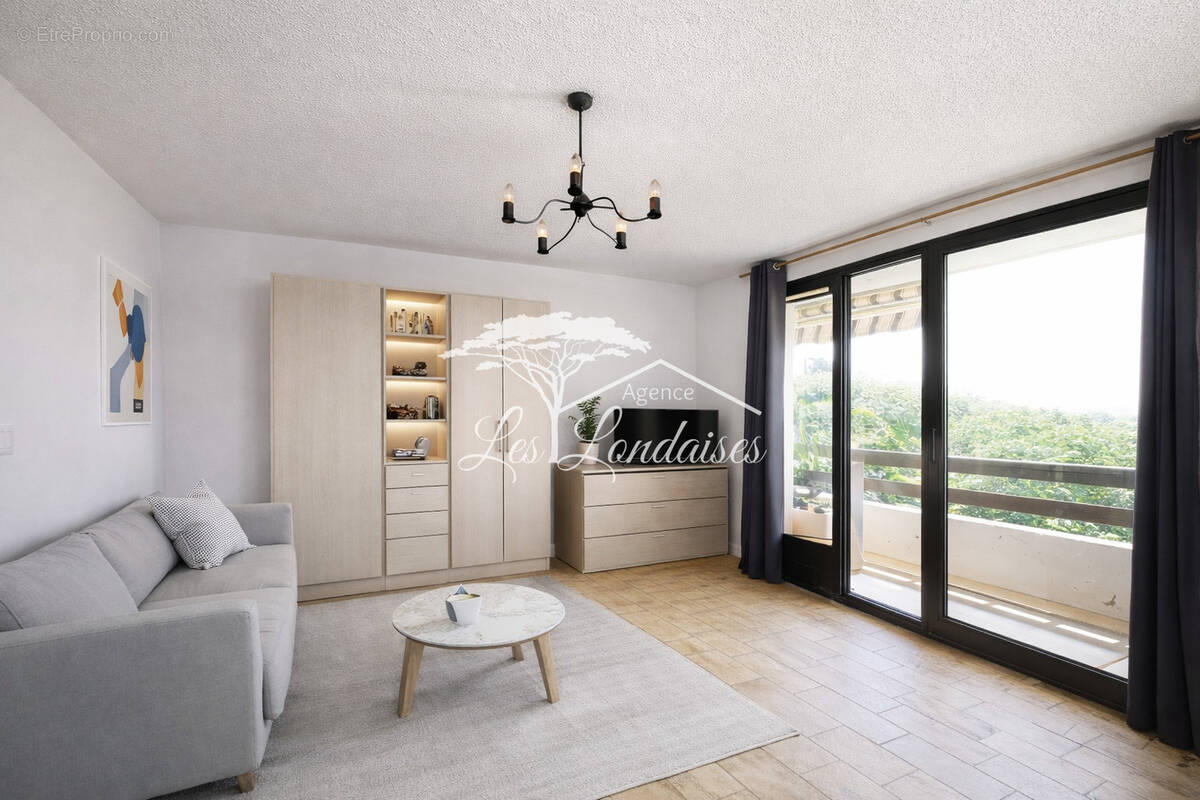 Appartement à LA LONDE-LES-MAURES