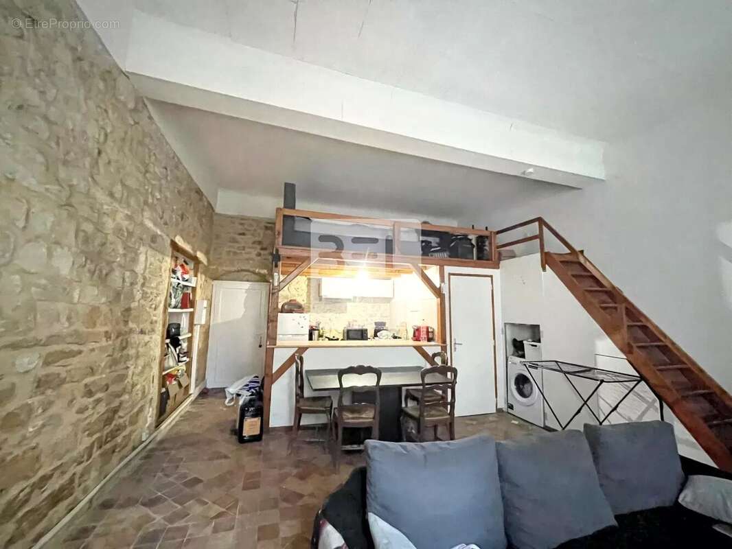 Appartement à BAGNOLS-SUR-CEZE