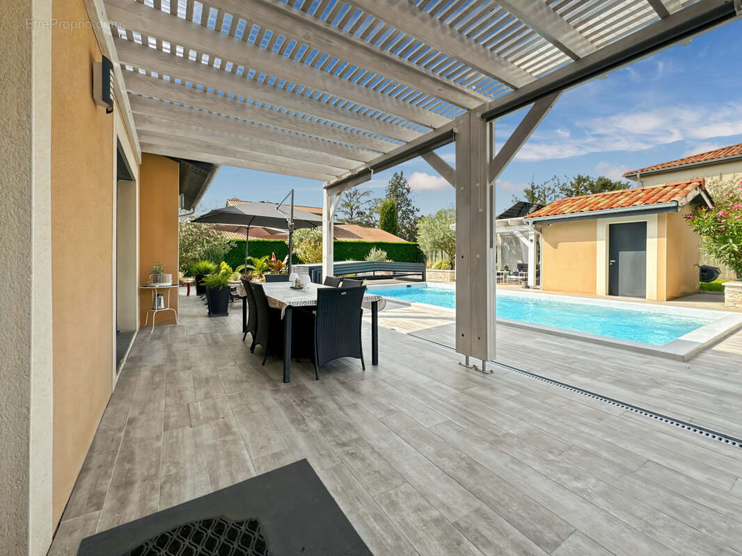 À vendre   Maison contemporaine avec piscine à Saint-Bernard 160m2 6 pièces sur grand  terrain plat. - photo 24