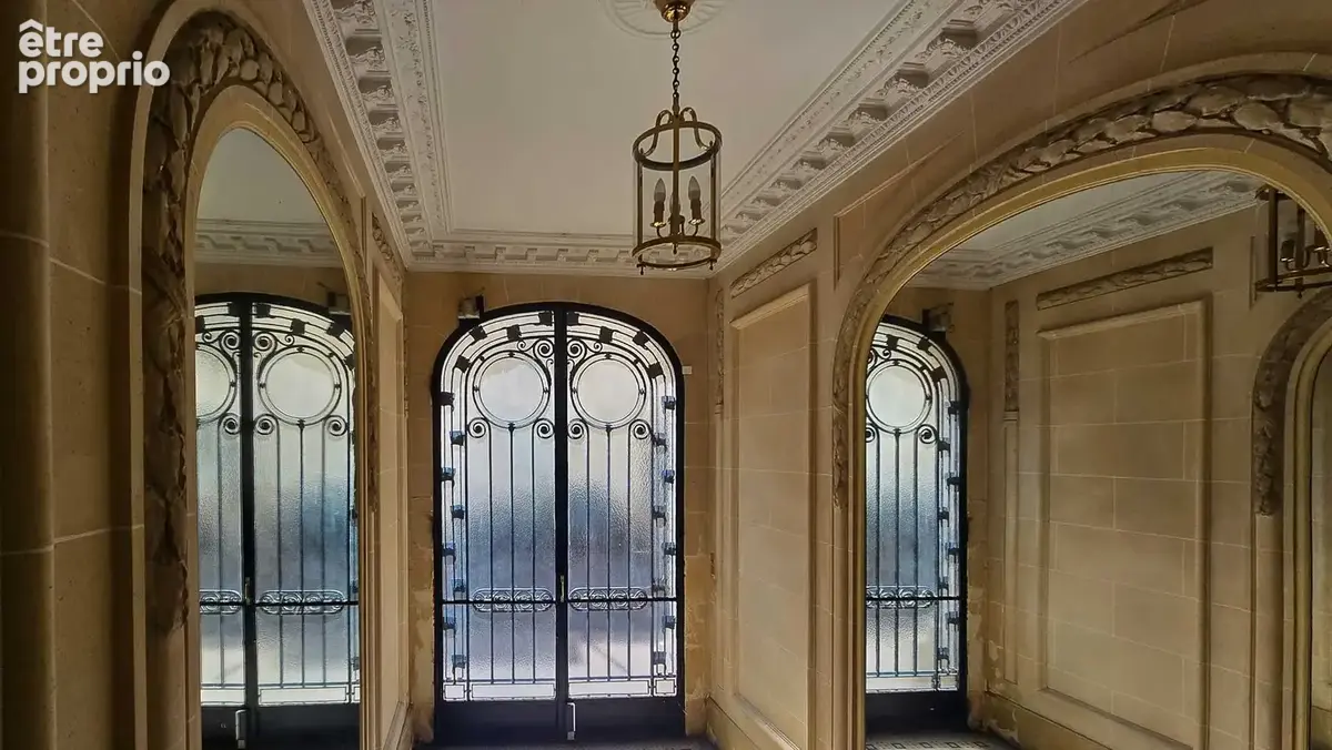 Appartement de charme : 2 chambres + potentiel bureau / chambre d’enfant avec balcon - photo 7