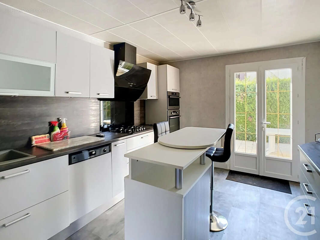 Maison 6 pièces 137 m² à vendre à Trie-La-Ville (60590) - photo 6