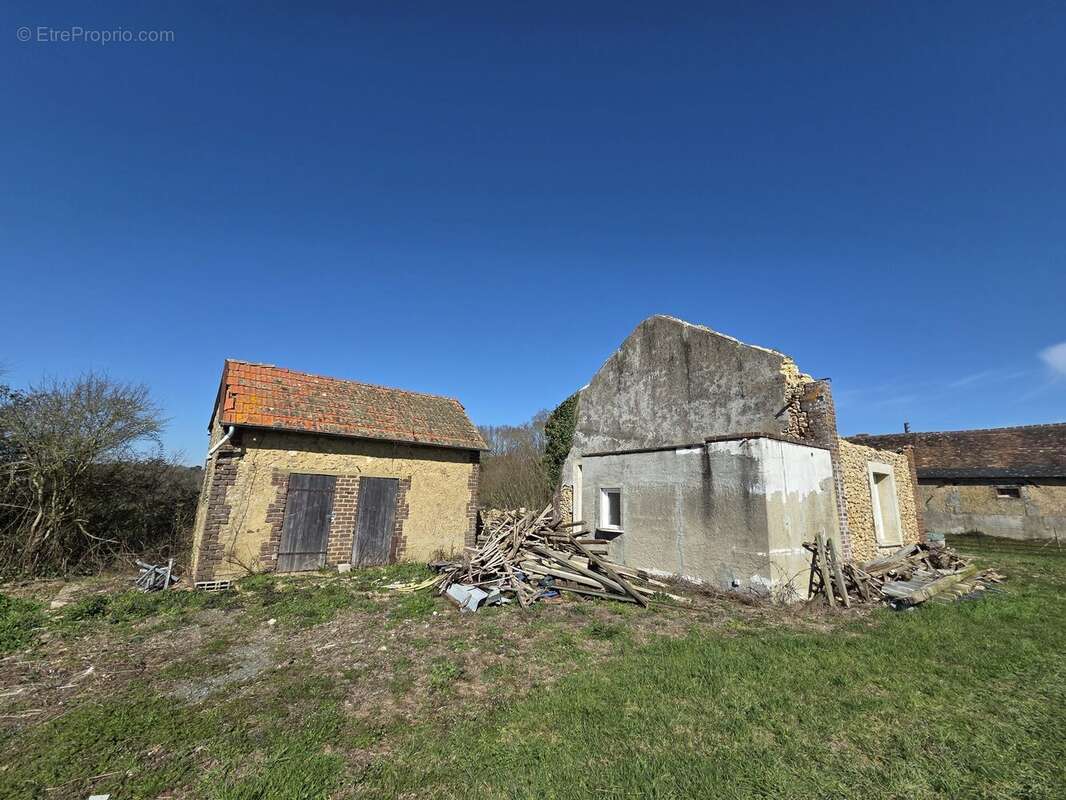 Terrain 1649 m² à Souvigne  - photo 2