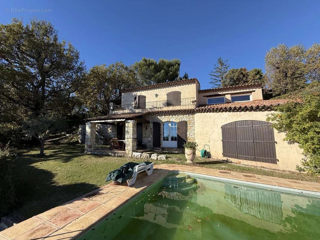 Maison à CHATEAUNEUF-GRASSE